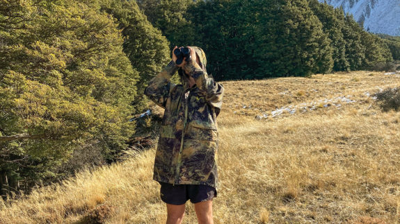 The jacket provides full coverage down to the bottom of your shorts, which is a more preferred option for Kiwi hunters.