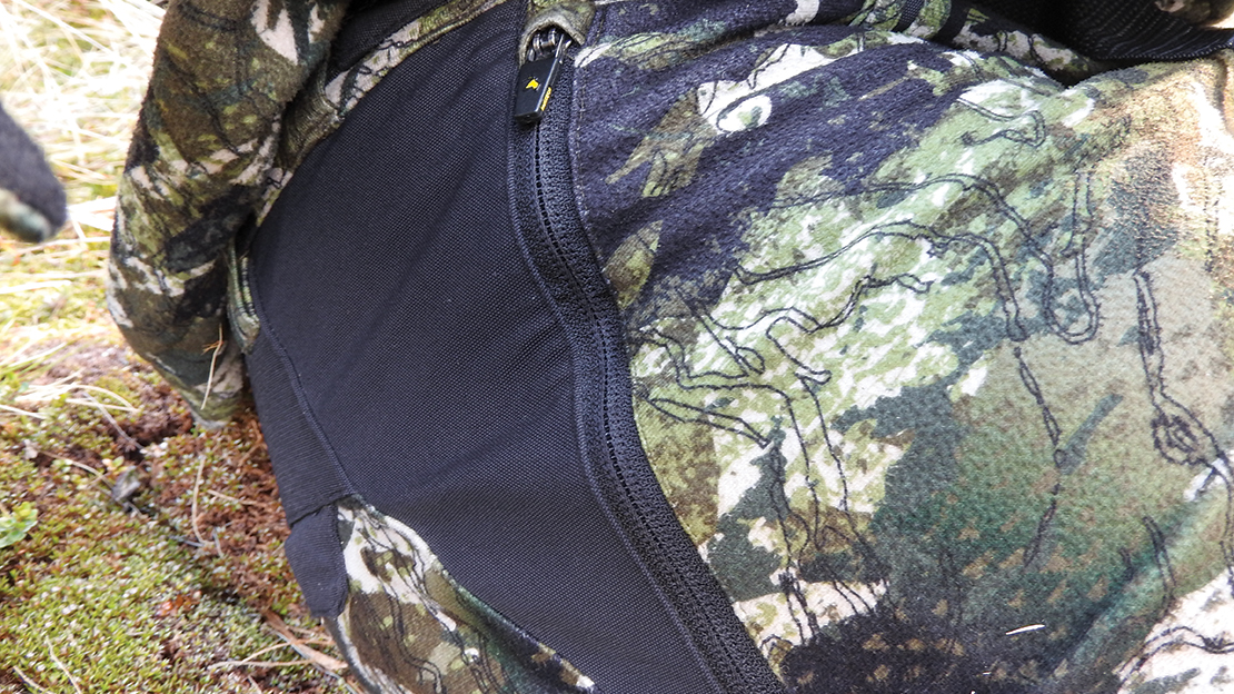 Waist pocket on the Roar Pants with zip-locking technology.